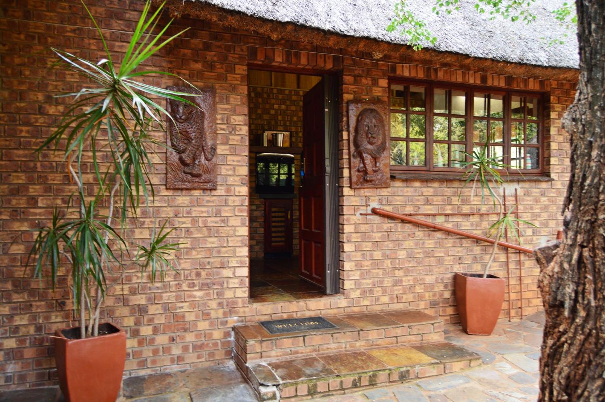 Bona Ngwenya Lodge & Safaris マールロス・パーク エクステリア 写真